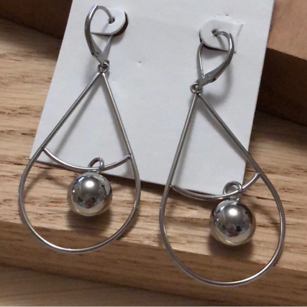 🟠NEW MARLYN SCHIFF 2” Dangle Earrings in Silver Tone